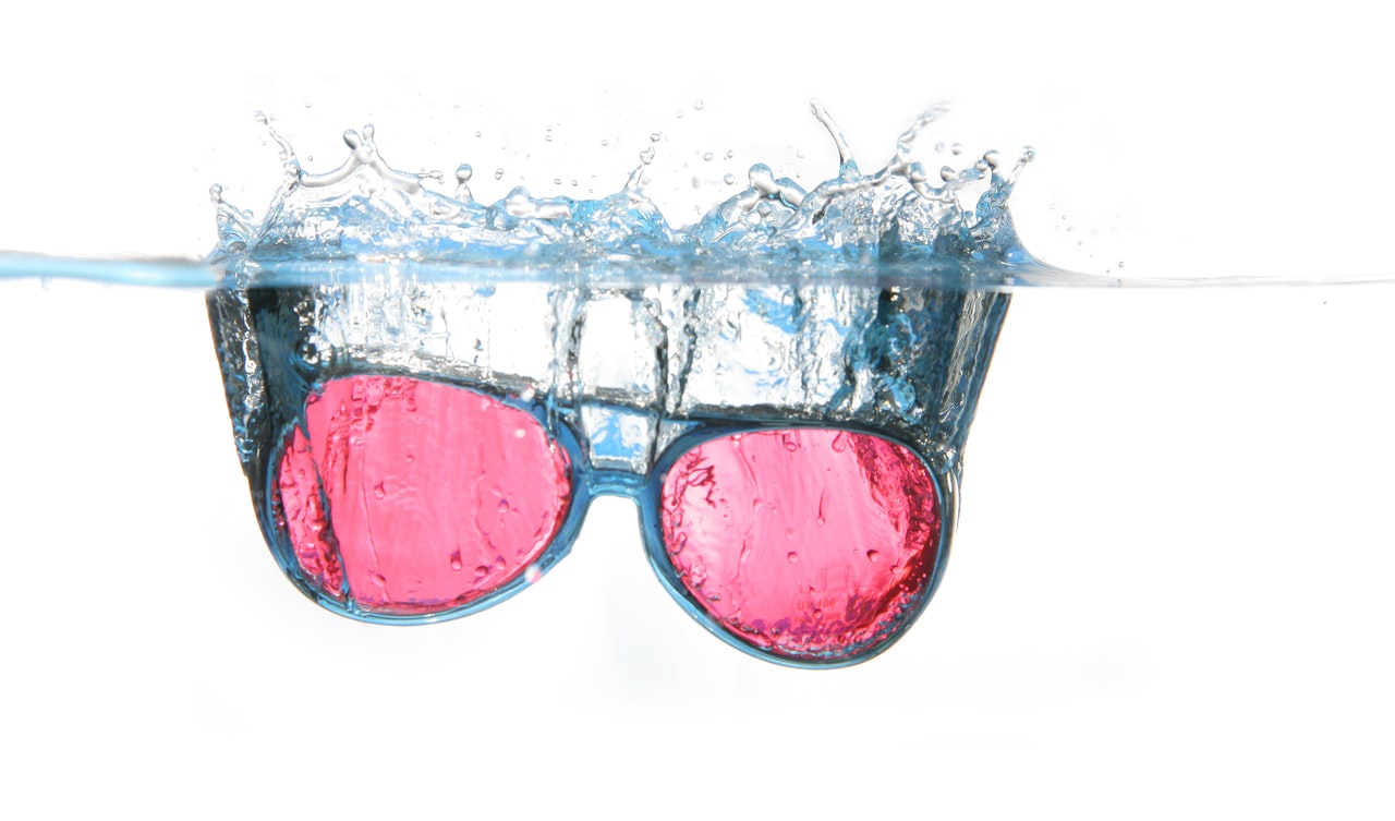 glasses underwater product photography
